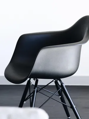 Black Eaves Chair